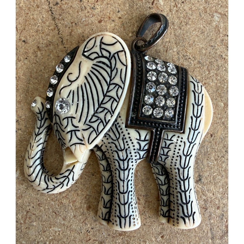 Vintage Statement Pendant Cream-colored, Etched Elephant Shape Rhinestones‎